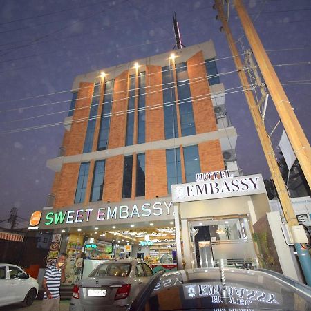 Hotel Embassy Kalol Esterno foto