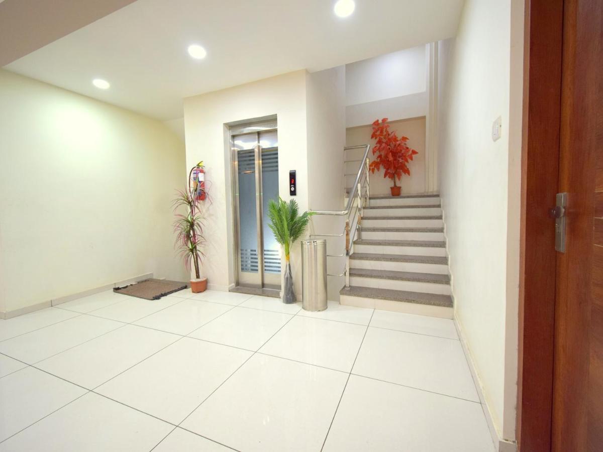 Hotel Embassy Kalol Esterno foto