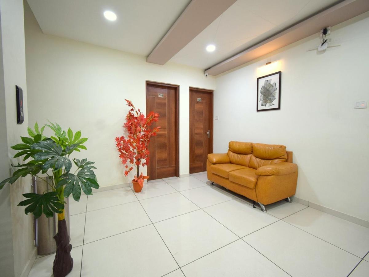 Hotel Embassy Kalol Esterno foto