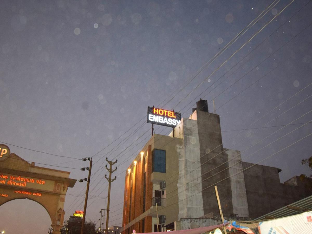 Hotel Embassy Kalol Esterno foto