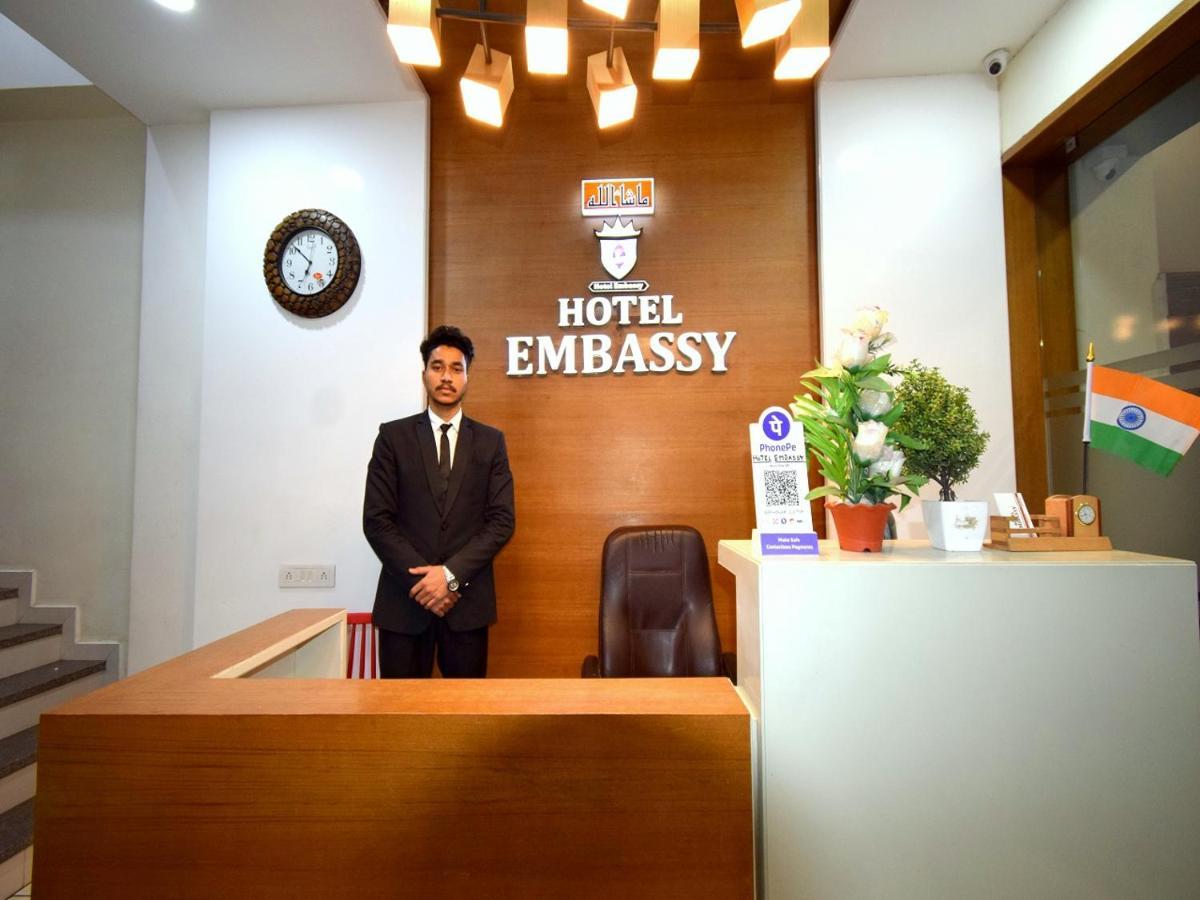 Hotel Embassy Kalol Esterno foto
